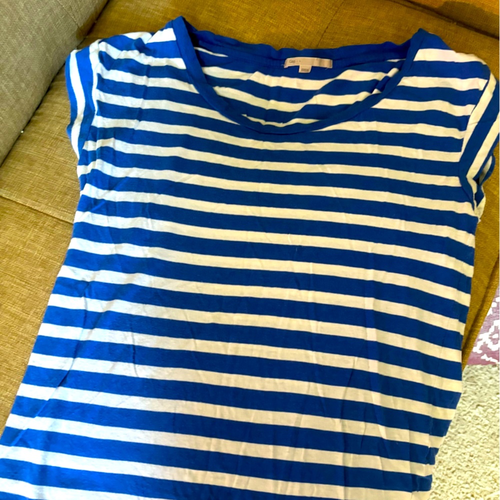 Gap blue & white striped tshirt